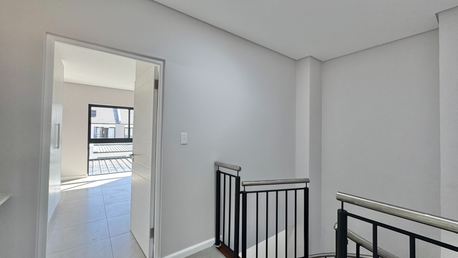 2 Bedroom Property for Sale in Gordons Bay Central Western Cape